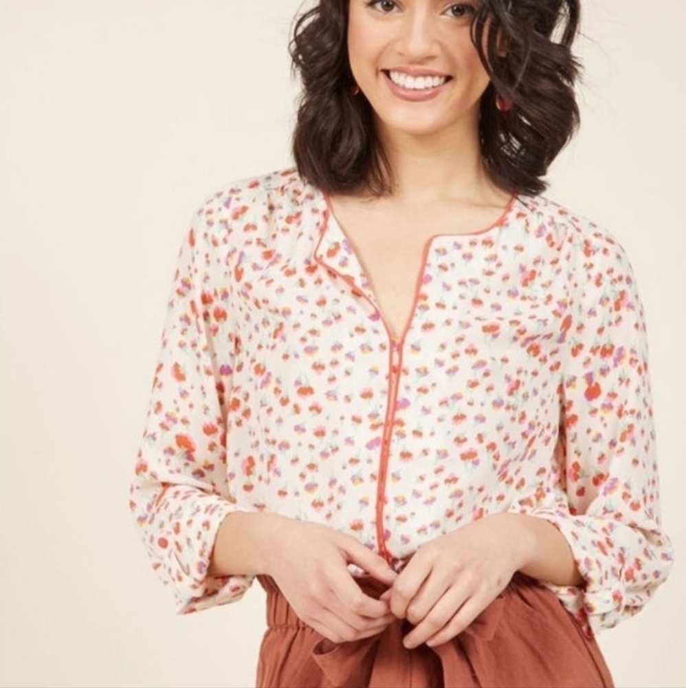 Modcloth Podcast Cohost Floral Blouse in Falling Blossom Size Medium
